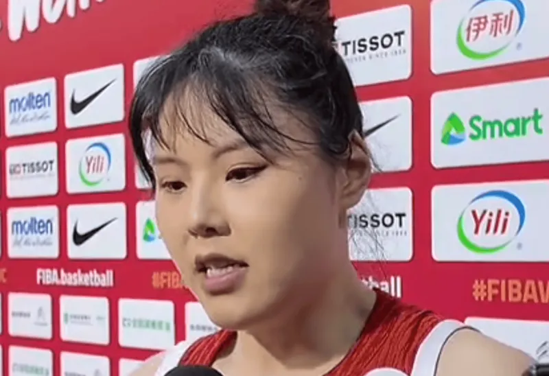 李月汝：我们防守做得非常不好，我上半场比赛打得特别不好