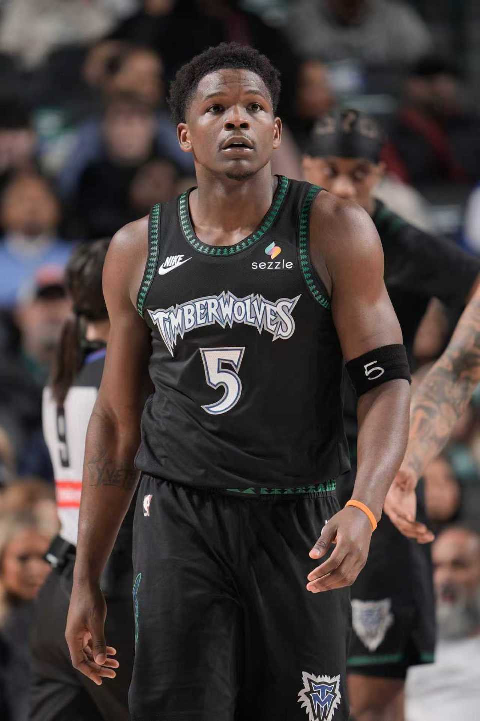 乐鱼体育-升前六！森林狼双杀三状元伤停独行侠 华子复出20分兰德尔31分