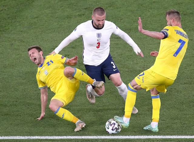 乐鱼体育-肖伯特·卡洛斯在此 英格兰左闸岂容穆帅指指点点？